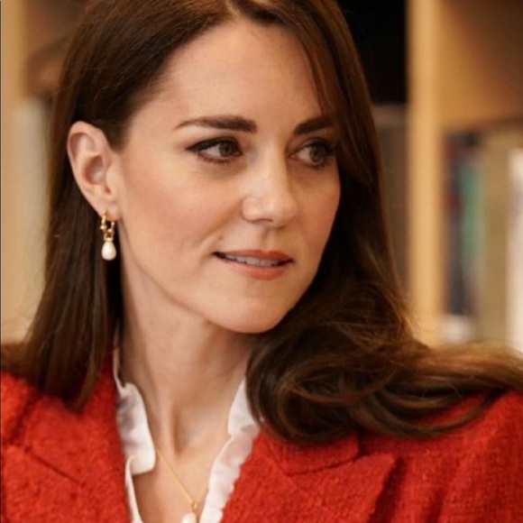 NWOT Gorgeous gold hoops & Pearl Charm😍 - Picture 9 of 12